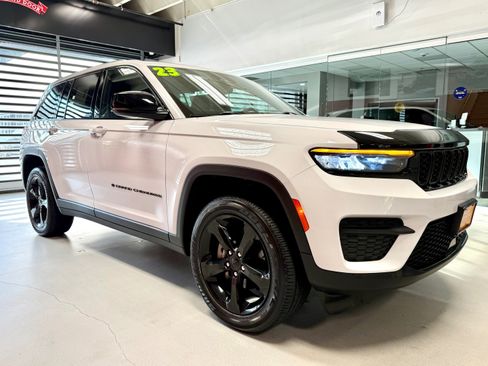 Certified 2023 Jeep Grand Cherokee Altitude AWD/4WD image 12