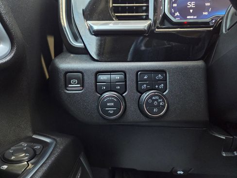 Used 2022 Chevrolet Silverado 1500 RST AWD/4WD image 39