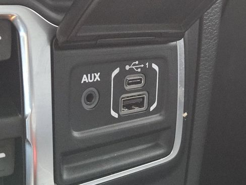 Used 2021 Jeep Wrangler Unlimited Sahara image 13