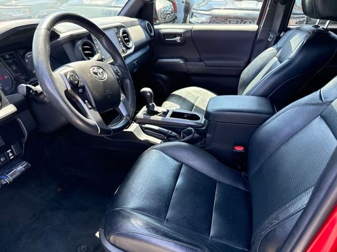 Used 2022 Toyota Tacoma TRD Off-Road w/ TRD Premium Off Road Package AWD/4WD image 22