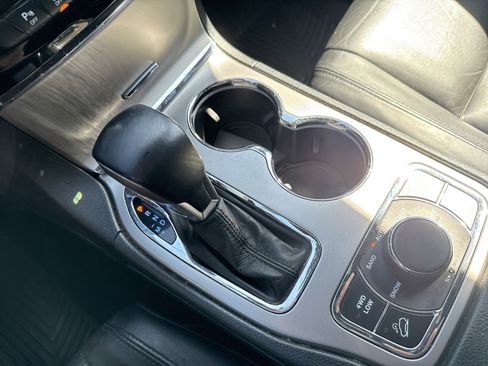 Used 2019 Jeep Grand Cherokee Limited AWD/4WD image 23