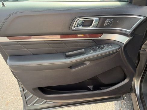 Used 2018 Ford Explorer Platinum AWD/4WD image 18
