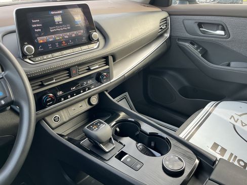 Used 2023 Nissan Rogue SV image 26