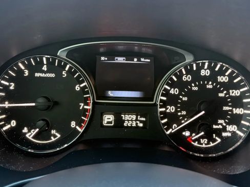 Used 2015 Nissan Pathfinder SL w/ SL Tech Package image 15