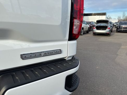 Used 2025 GMC Sierra 1500 Elevation image 32