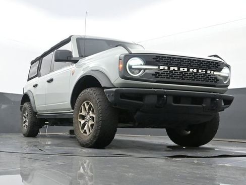 Used 2021 Ford Bronco Badlands image 9