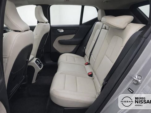 Used 2024 Volvo XC40 B5 Plus AWD/4WD image 11