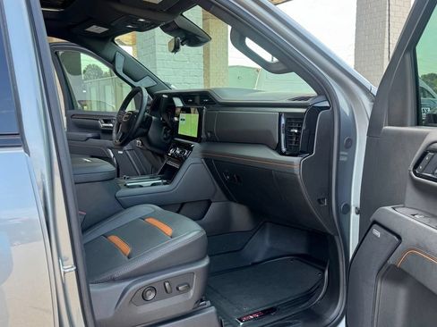 Used 2025 GMC Sierra 2500 AT4 w/ AT4 Premium Plus Package AWD/4WD image 46
