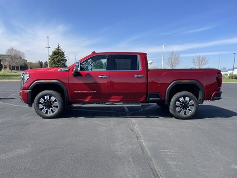 Used 2024 GMC Sierra 3500 Denali w/ Technology Package AWD/4WD image 2