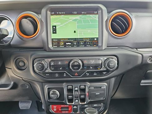 Used 2021 Jeep Gladiator Mojave AWD/4WD image 15