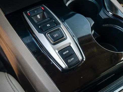 Used 2016 Honda Pilot Touring image 22