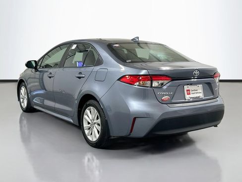 Used 2025 Toyota Corolla LE w/ LE Premium Package FWD image 6