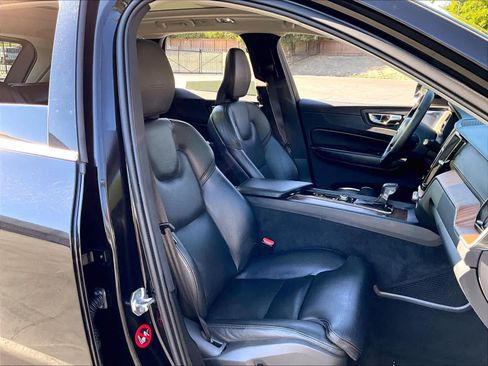 Used 2019 Volvo XC60 T6 Inscription w/ Protection Package Premier AWD/4WD image 9