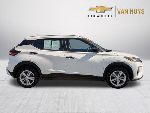 Used 2024 Nissan Kicks S FWD image 4