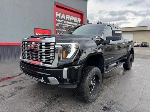 Used 2024 GMC Sierra 3500 Denali w/ Technology Package image 14