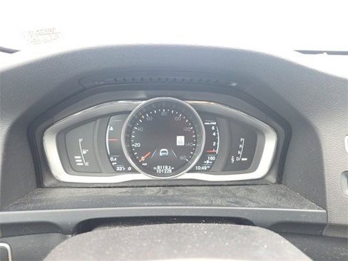 Used 2015 Volvo V60 T5 Platinum image 12