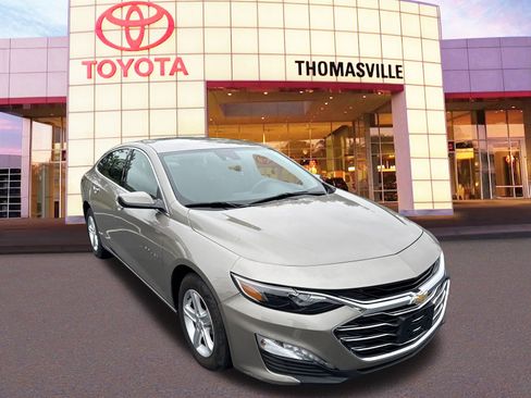Used 2024 Chevrolet Malibu LT image 3