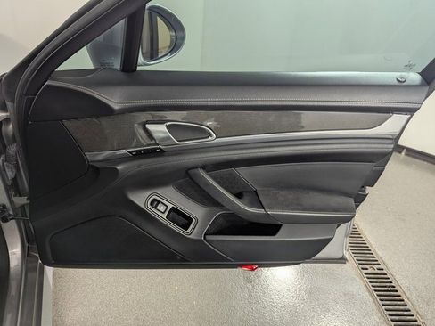 Used 2013 Porsche Panamera GTS image 28