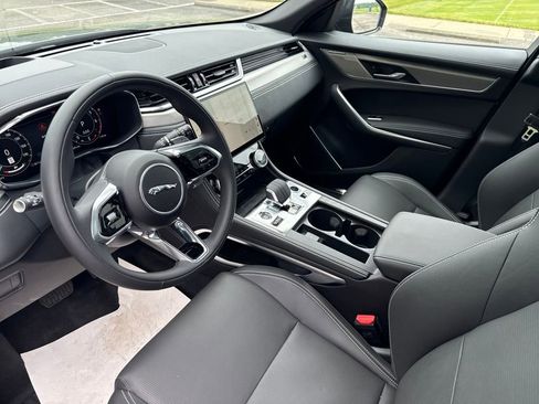 New 2025 Jaguar F-PACE R-Dynamic S image 12