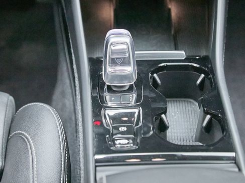 Certified 2024 Volvo XC40 B5 Plus w/ Climate Package image 24