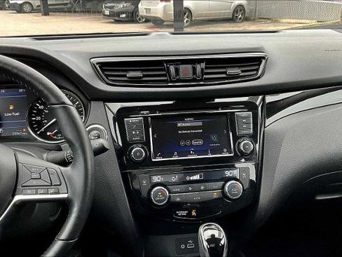 Certified 2021 Nissan Rogue Sport SV image 6