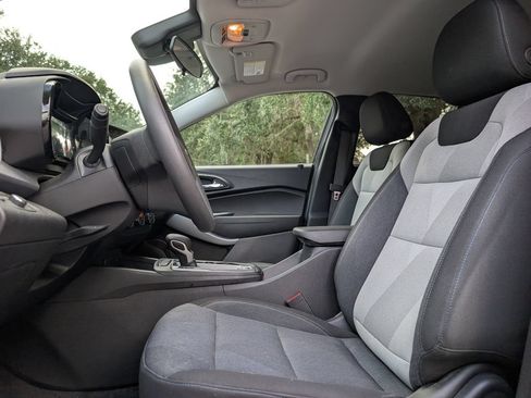 Used 2025 Chevrolet Trax LS w/ LS Convenience Package FWD image 15