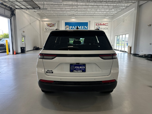 Used 2024 Jeep Grand Cherokee Altitude AWD/4WD image 6