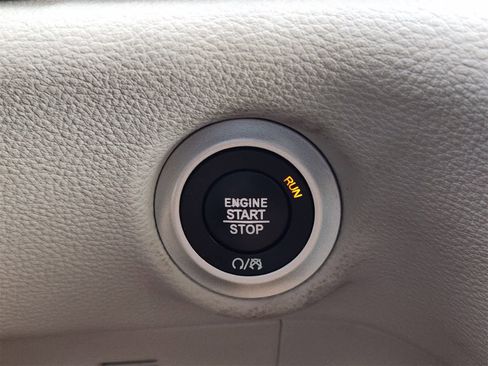 Used 2021 Chrysler Pacifica Touring-L image 21