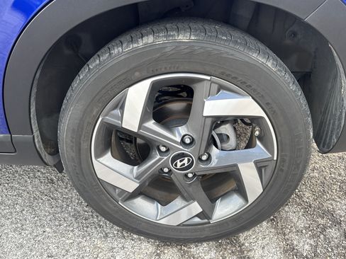 Used 2022 Hyundai Venue Limited w/ Cargo Package FWD image 9