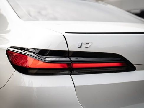 Used 2023 BMW i7 xDrive60 image 14