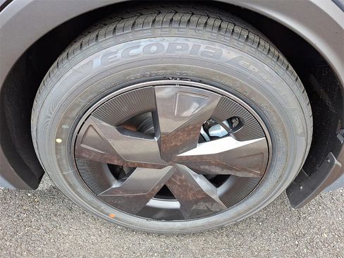 New 2026 Toyota Prius Plug-In Hybrid image 5