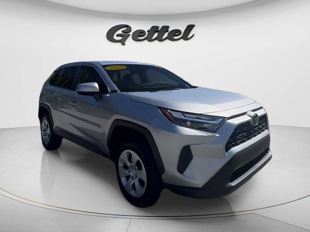 Used 2024 Toyota RAV4 LE FWD image 3