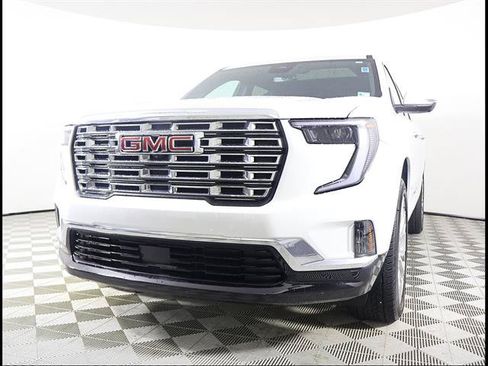 Used 2024 GMC Acadia Denali AWD/4WD image 2