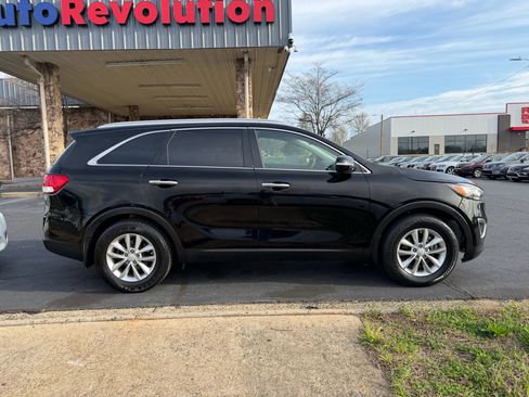 Used 2018 Kia Sorento LX image 8