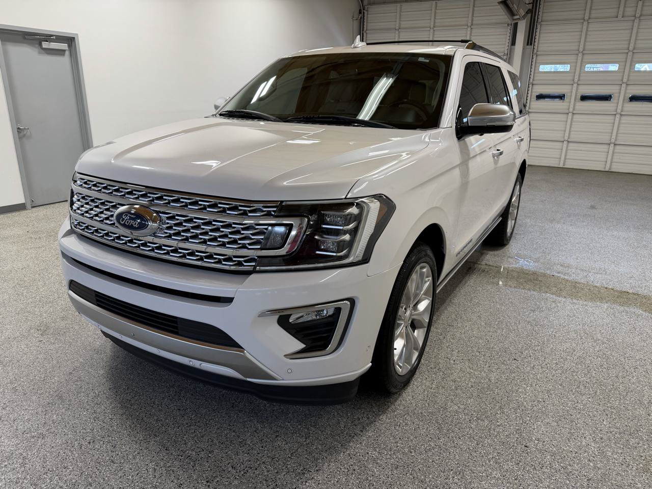 Used 2019 Ford Expedition Platinum RWD image 2