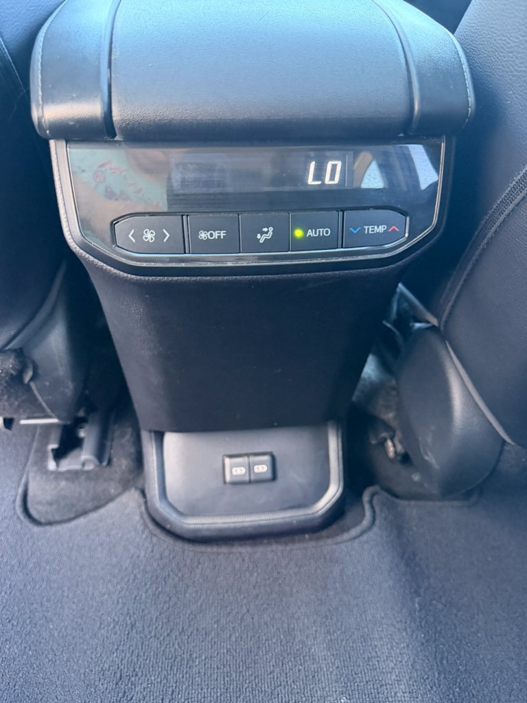 Used 2023 Toyota Highlander XLE AWD/4WD image 20