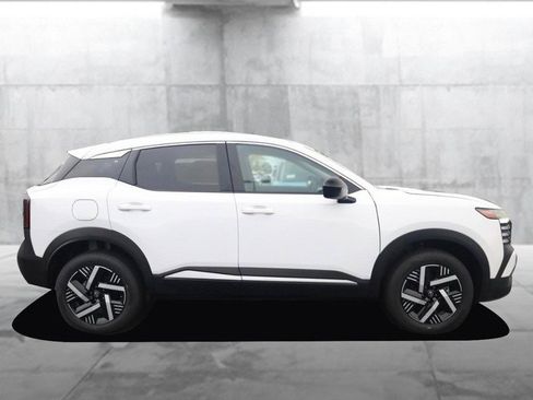 New 2026 Nissan Kicks SV image 5