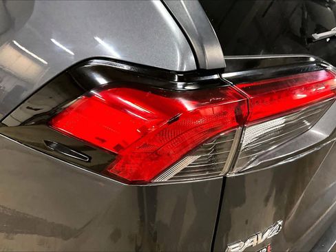 Used 2020 Toyota RAV4 XLE image 26