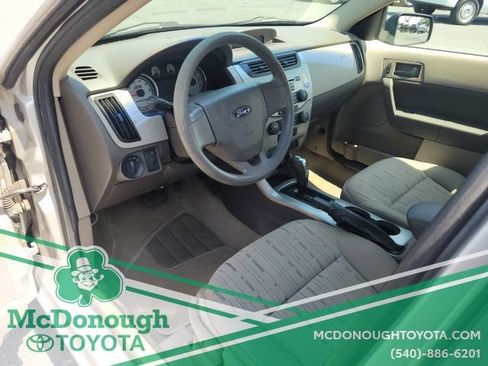 Used 2009 Ford Focus SE FWD image 10