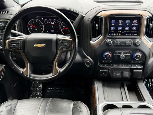 Used 2021 Chevrolet Silverado 1500 High Country w/ Technology Package AWD/4WD image 8