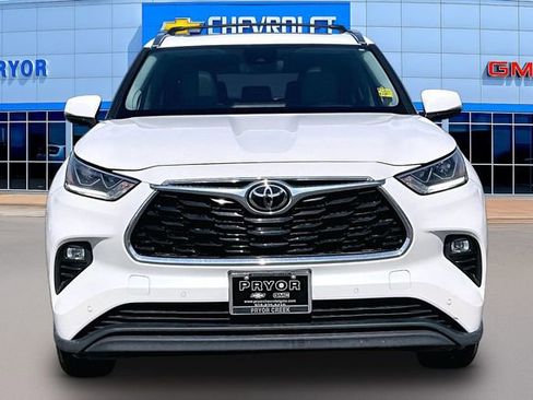 Used 2021 Toyota Highlander Limited image 2