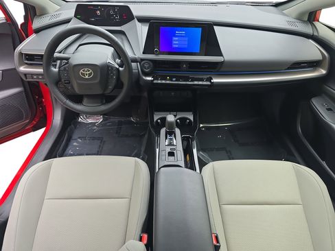 Used 2024 Toyota Prius XLE FWD image 9