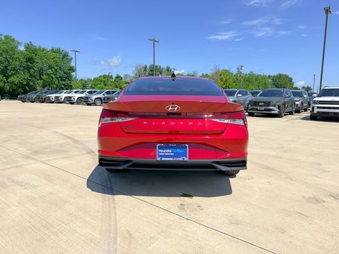 Used 2023 Hyundai Elantra SEL w/ Convenience Package FWD image 6
