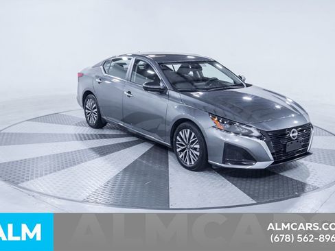 Used 2025 Nissan Altima 2.5 SV FWD image 14
