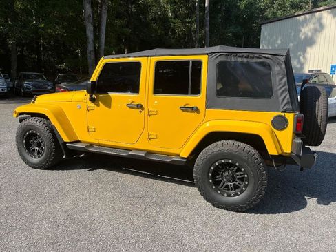 Used 2015 Jeep Wrangler Unlimited Sahara w/ Connectivity Group AWD/4WD image 15