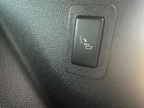 Used 2023 GMC Yukon SLT w/ SLT Premium Package image 19