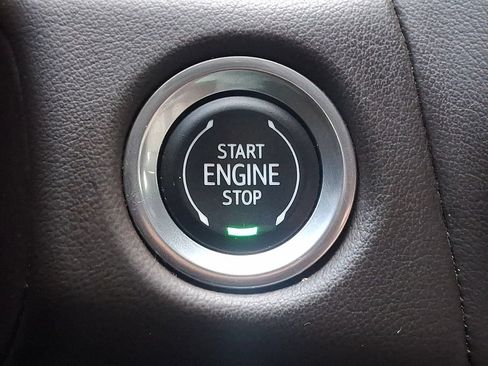 Used 2023 GMC Yukon XL SLT AWD/4WD image 27