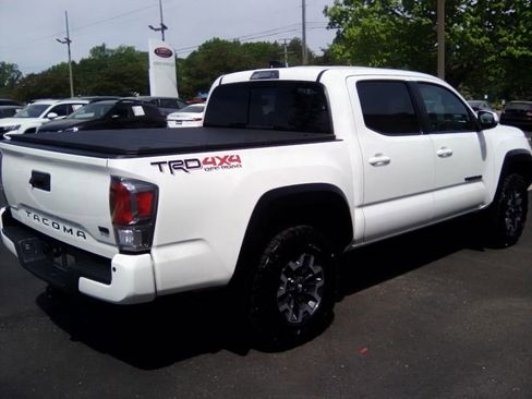Used 2023 Toyota Tacoma TRD Off-Road w/ Technology Package image 5