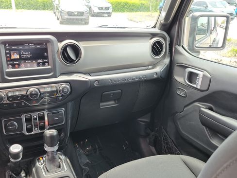 Used 2019 Jeep Wrangler Unlimited Sport S AWD/4WD image 18
