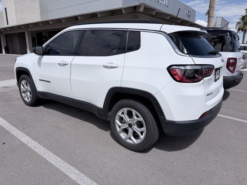 Used 2025 Jeep Compass Latitude AWD/4WD image 4